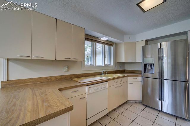 130 Cresta Road, Colorado Springs, CO 80906