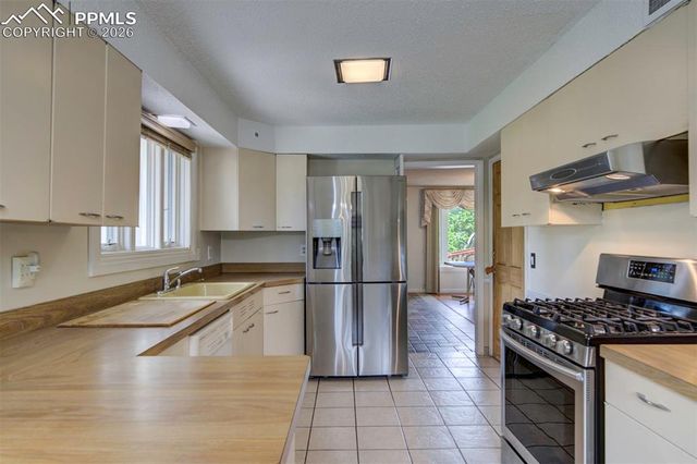 130 Cresta Road, Colorado Springs, CO 80906