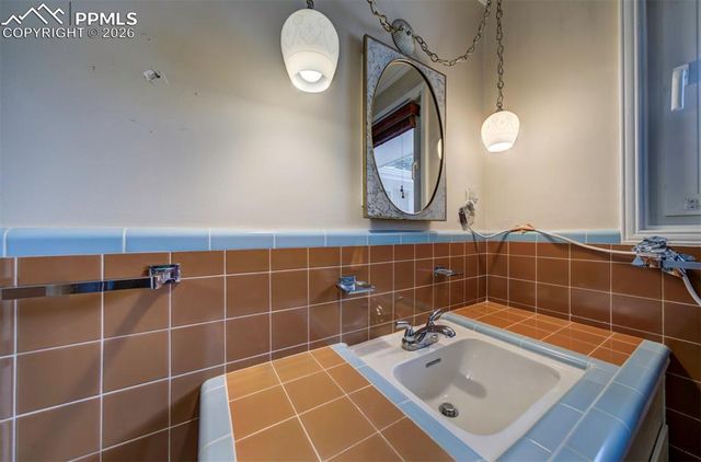 130 Cresta Road, Colorado Springs, CO 80906