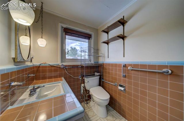 130 Cresta Road, Colorado Springs, CO 80906