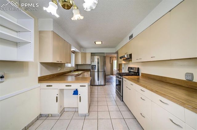 130 Cresta Road, Colorado Springs, CO 80906