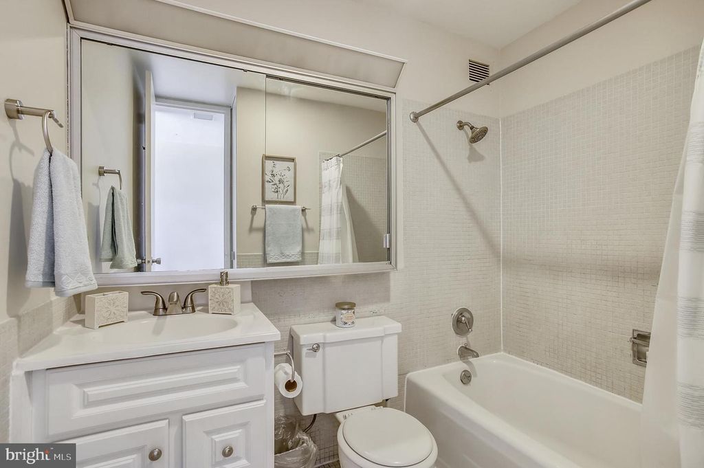 4000 N CHARLES ST #307, Baltimore, MD 21218