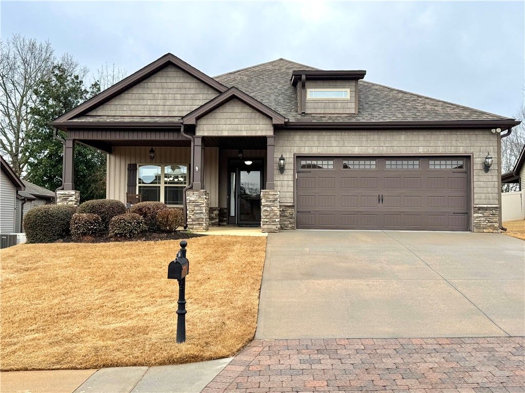 305 Linden Hall Lane, Easley, SC 29640