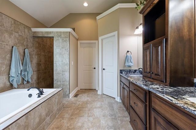 9949 Warwick Street, Lenexa, KS 66220