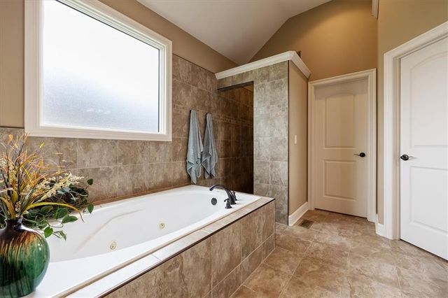 9949 Warwick Street, Lenexa, KS 66220