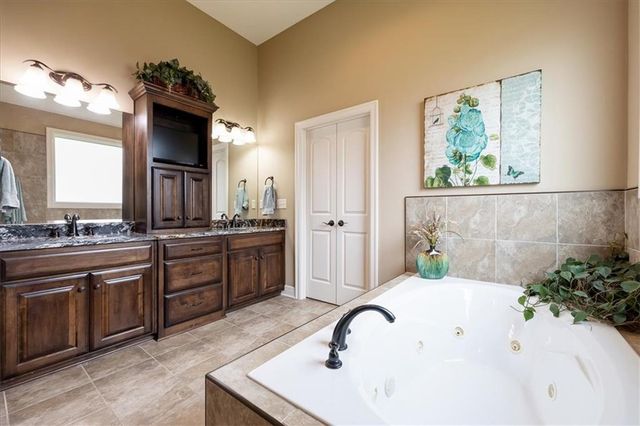9949 Warwick Street, Lenexa, KS 66220