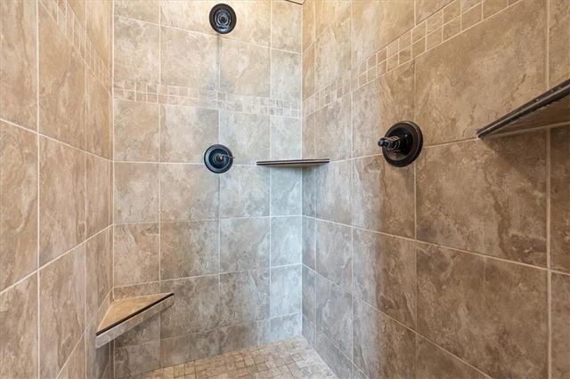 9949 Warwick Street, Lenexa, KS 66220