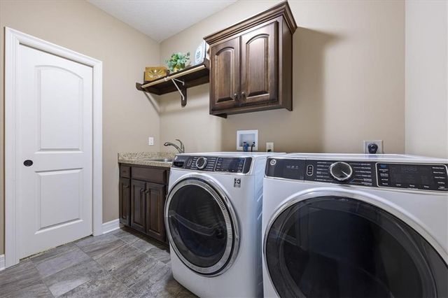 9949 Warwick Street, Lenexa, KS 66220