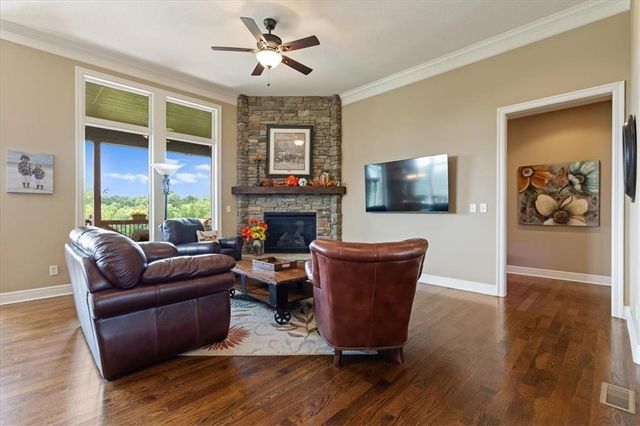 9949 Warwick Street, Lenexa, KS 66220