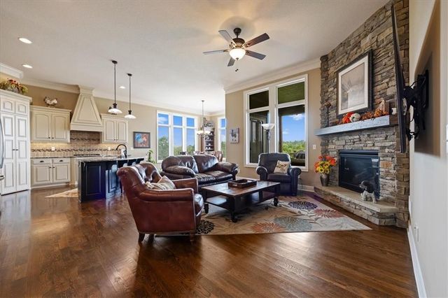 9949 Warwick Street, Lenexa, KS 66220