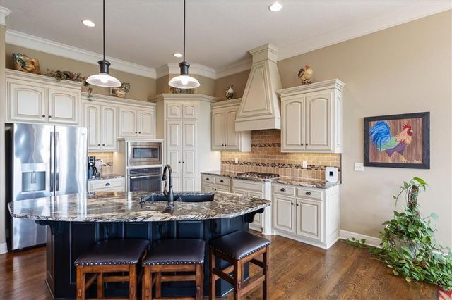 9949 Warwick Street, Lenexa, KS 66220