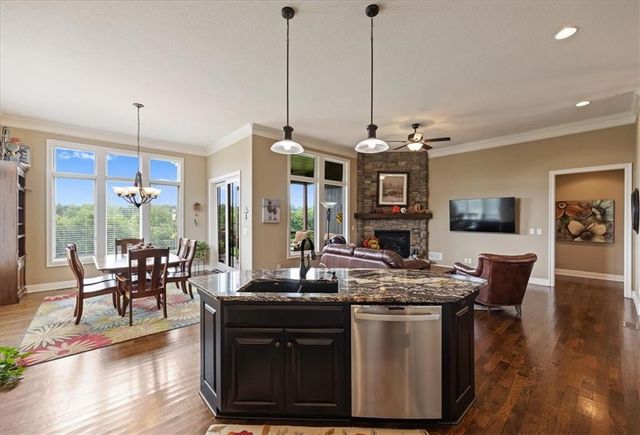 9949 Warwick Street, Lenexa, KS 66220