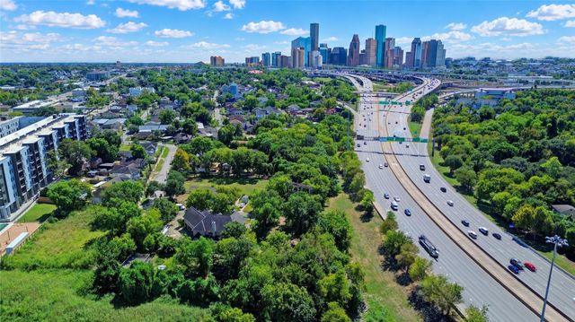 319 Embry Street, Houston, TX 77009