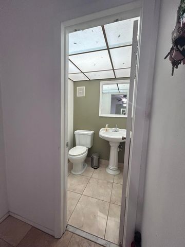 7300 NW 17th Street 402, Plantation, FL 33313