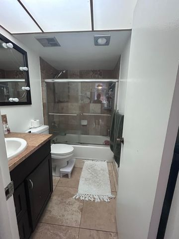 7300 NW 17th Street 402, Plantation, FL 33313