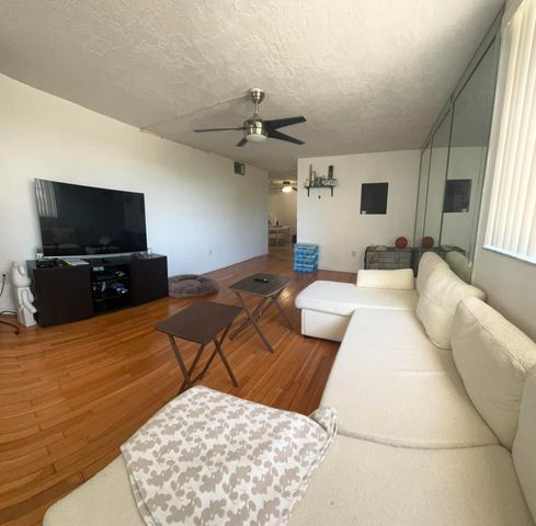 7300 NW 17th Street 402, Plantation, FL 33313