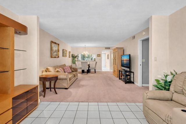 10643 W Clairmont Circle 202, Tamarac, FL 33321