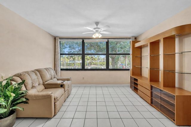 10643 W Clairmont Circle 202, Tamarac, FL 33321