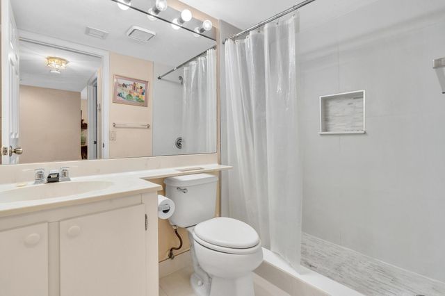 10643 W Clairmont Circle 202, Tamarac, FL 33321