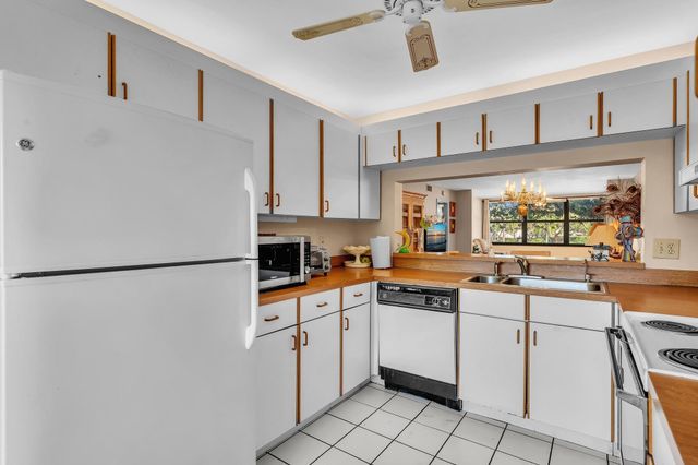 10643 W Clairmont Circle 202, Tamarac, FL 33321