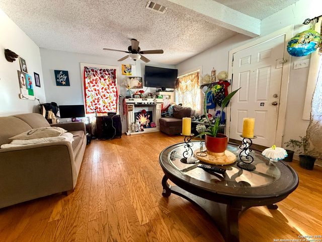 957 Crystal, San Antonio, TX 78211