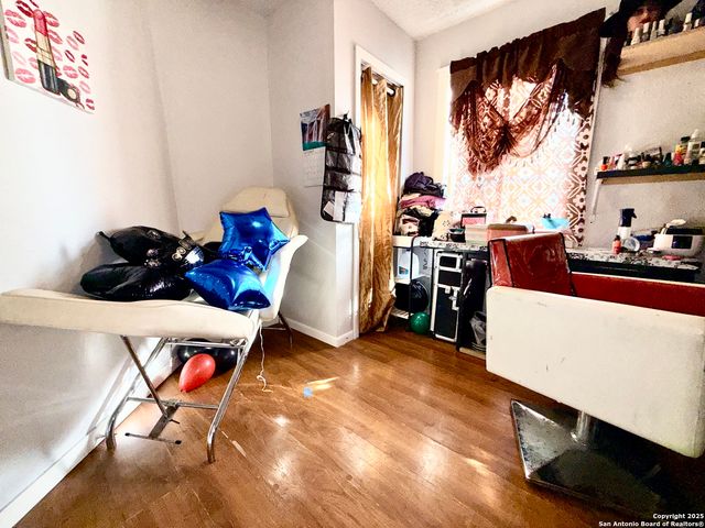 957 Crystal, San Antonio, TX 78211