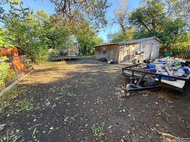 957 Crystal, San Antonio, TX 78211