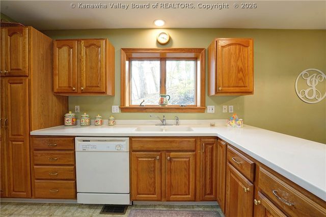 947 Gordon Drive, Charleston, WV 25303