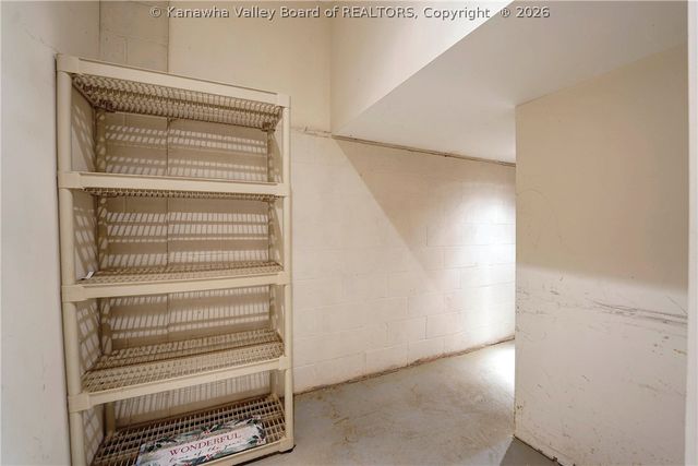 947 Gordon Drive, Charleston, WV 25303