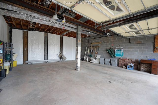 947 Gordon Drive, Charleston, WV 25303