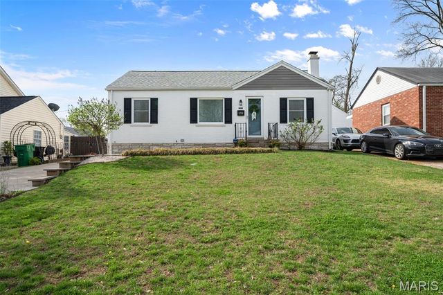 9208 Southview Lane, St Louis, MO 63123