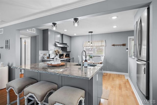 9208 Southview Lane, St Louis, MO 63123