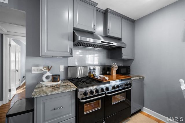 9208 Southview Lane, St Louis, MO 63123