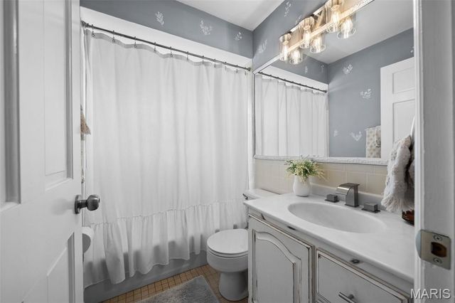 9208 Southview Lane, St Louis, MO 63123