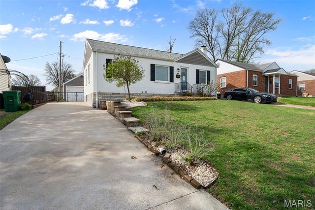 9208 Southview Lane, St Louis, MO 63123