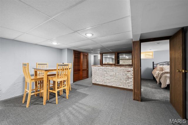 9208 Southview Lane, St Louis, MO 63123