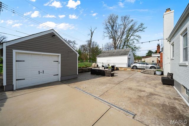 9208 Southview Lane, St Louis, MO 63123