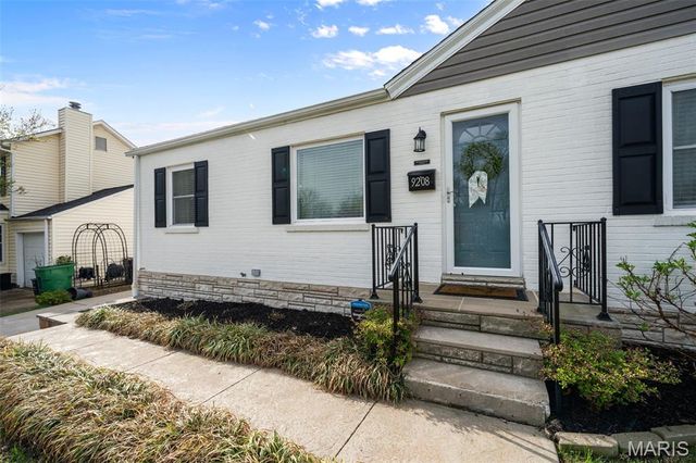 9208 Southview Lane, St Louis, MO 63123