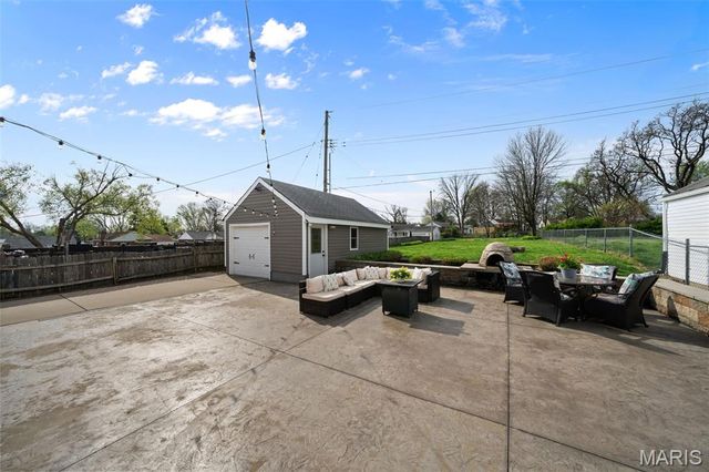 9208 Southview Lane, St Louis, MO 63123