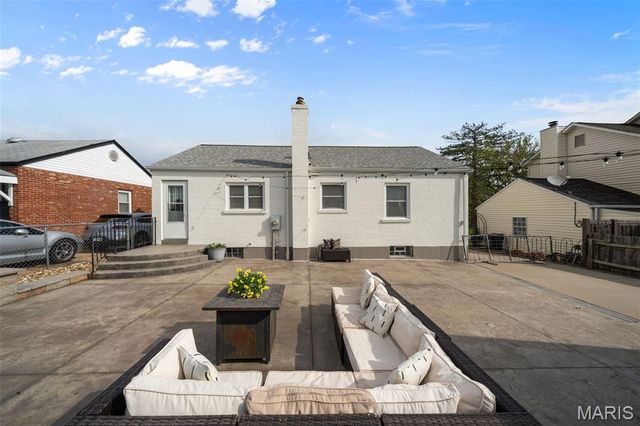 9208 Southview Lane, St Louis, MO 63123