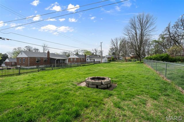 9208 Southview Lane, St Louis, MO 63123