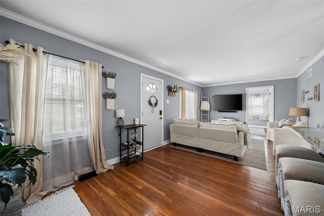 9208 Southview Lane, St Louis, MO 63123