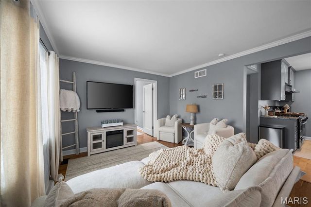 9208 Southview Lane, St Louis, MO 63123