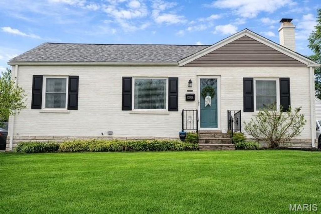 9208 Southview Lane, St Louis, MO 63123
