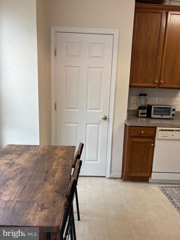 2340 HUNTINGTON STATION CT, Alexandria, VA 22303