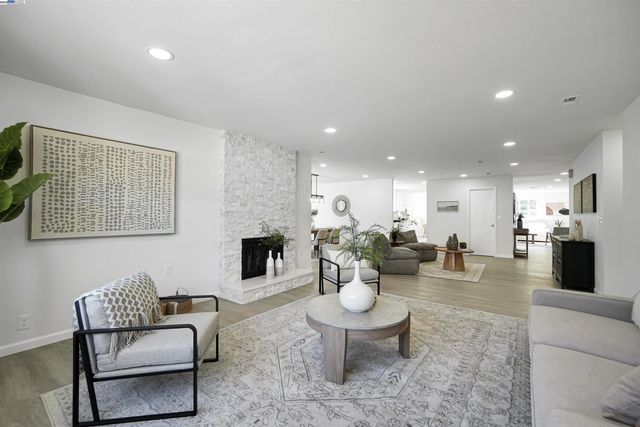 1662 Dorchester Pl, Concord, CA 94519