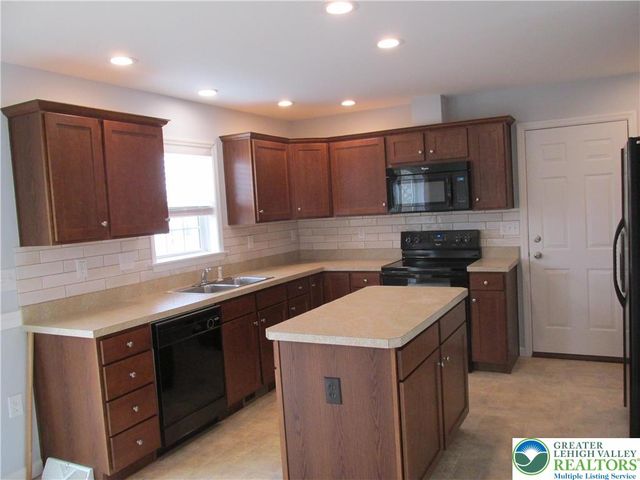 3813 Belcourt Road, Forks Twp, PA 18040