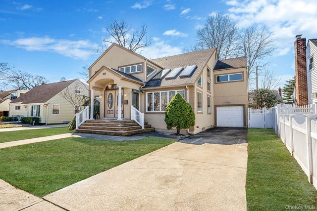 1027 Windermere Road, Franklin Square, NY 11010