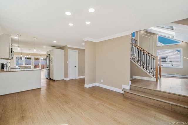 1027 Windermere Road, Franklin Square, NY 11010