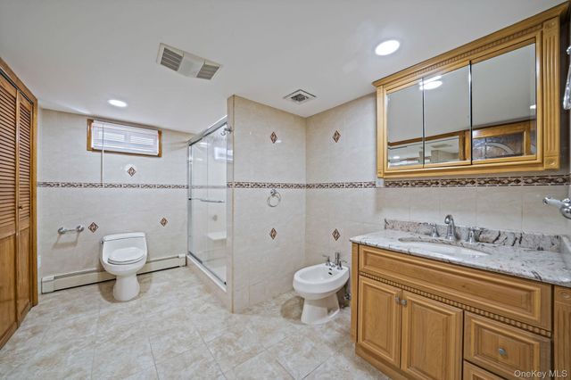 1027 Windermere Road, Franklin Square, NY 11010